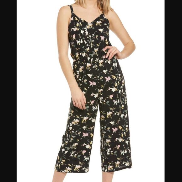 Vero Moda Jumpsuit Simply Easy Floral Pattern Culotte Cropped Casual Black Cute - Picture 1 of 12